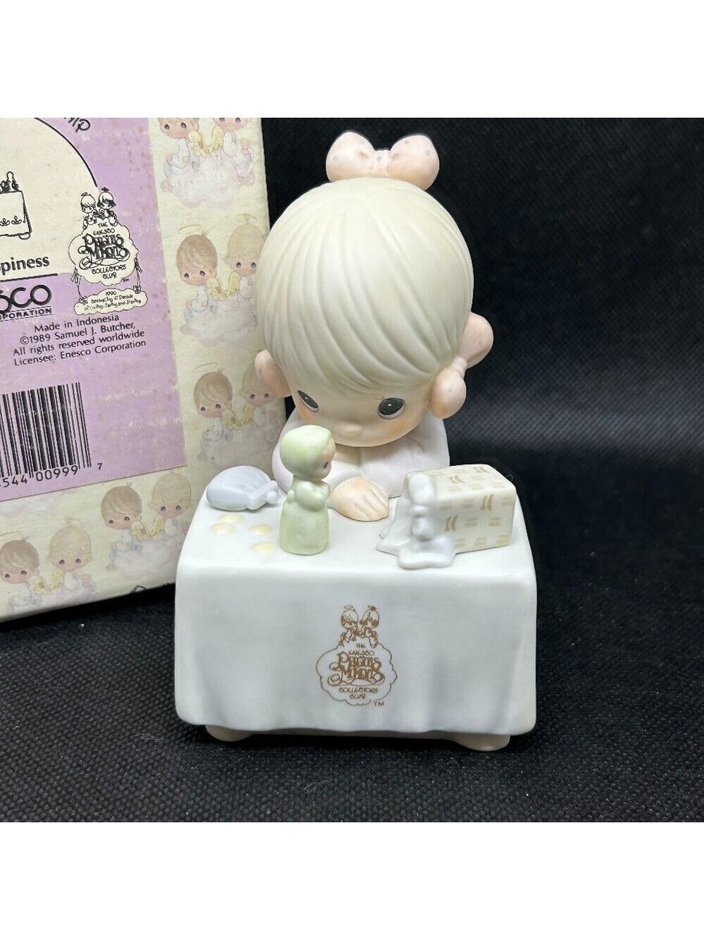 PRECIOUS Moments "My Happiness" 1990 symbol of membership figurine